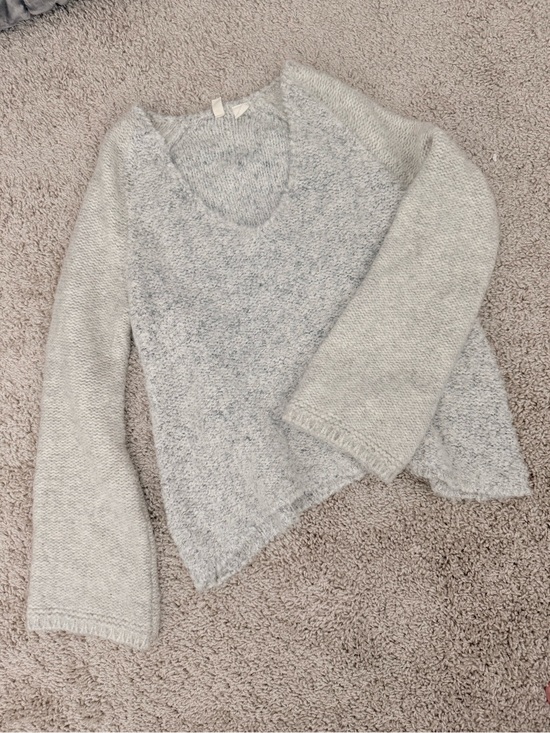 Moth Sweaters - Anthropologie Moth V-Neck Women's Sweater in Heather Gray with Bell Sleeves